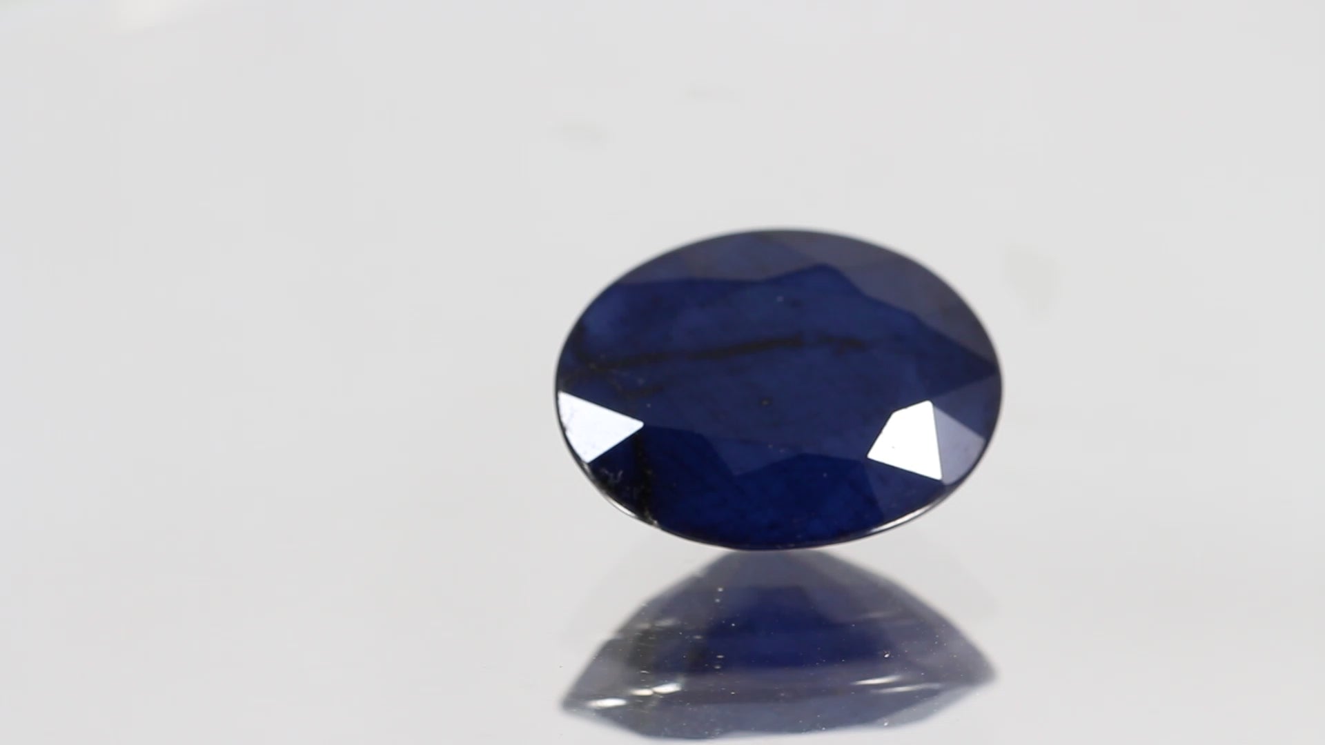 BLUE SAPPHIRE (नीलम) 8.24 CTS (Thailand) (BS/112/VNM)