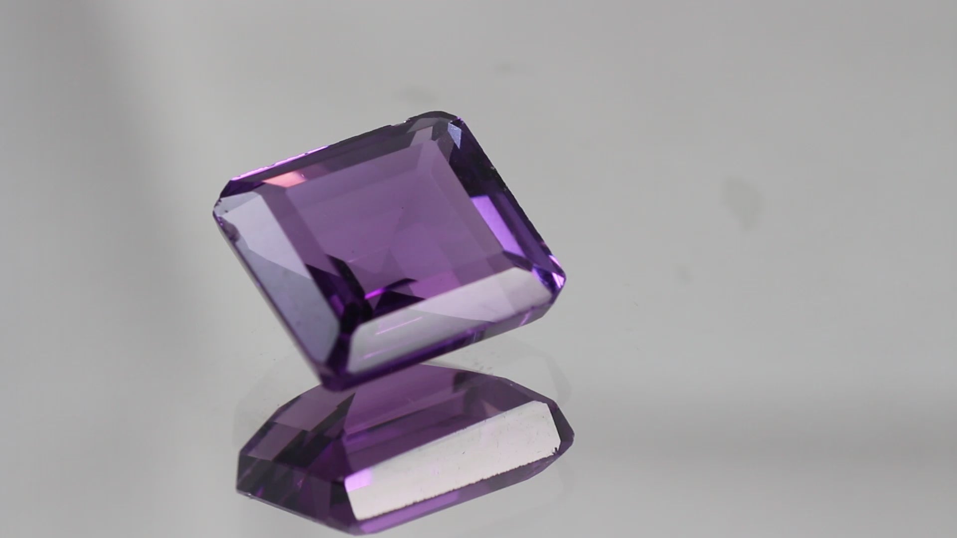 AMETHYST (जामुनिया) 8.565 CTS (AMT/24/KI)