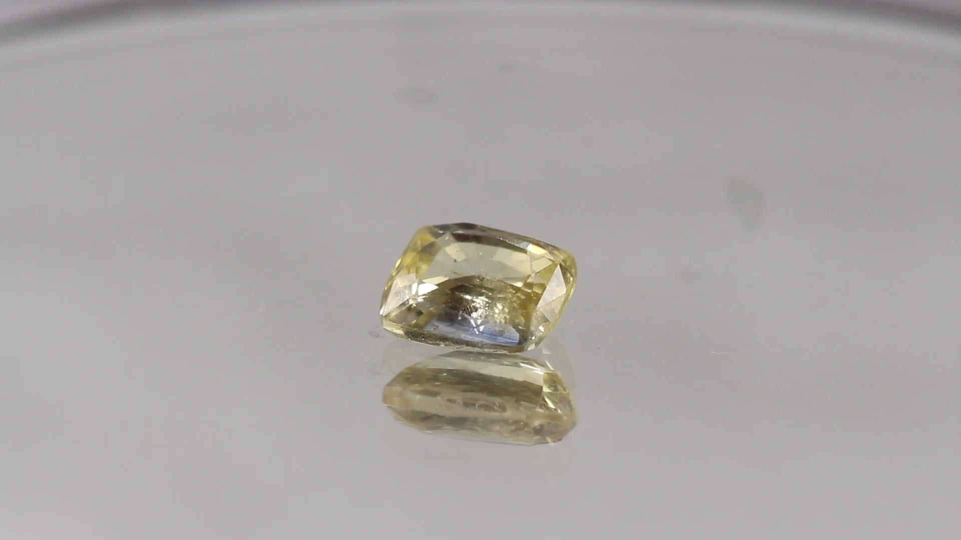 YELLOW SAPPHIRE (पुखराज) 2.77 CTS